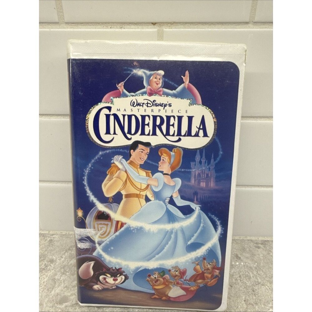 Cinderella Disney VHS Clamshell Walt Disney Masterpiece Collection. Pre-owned.